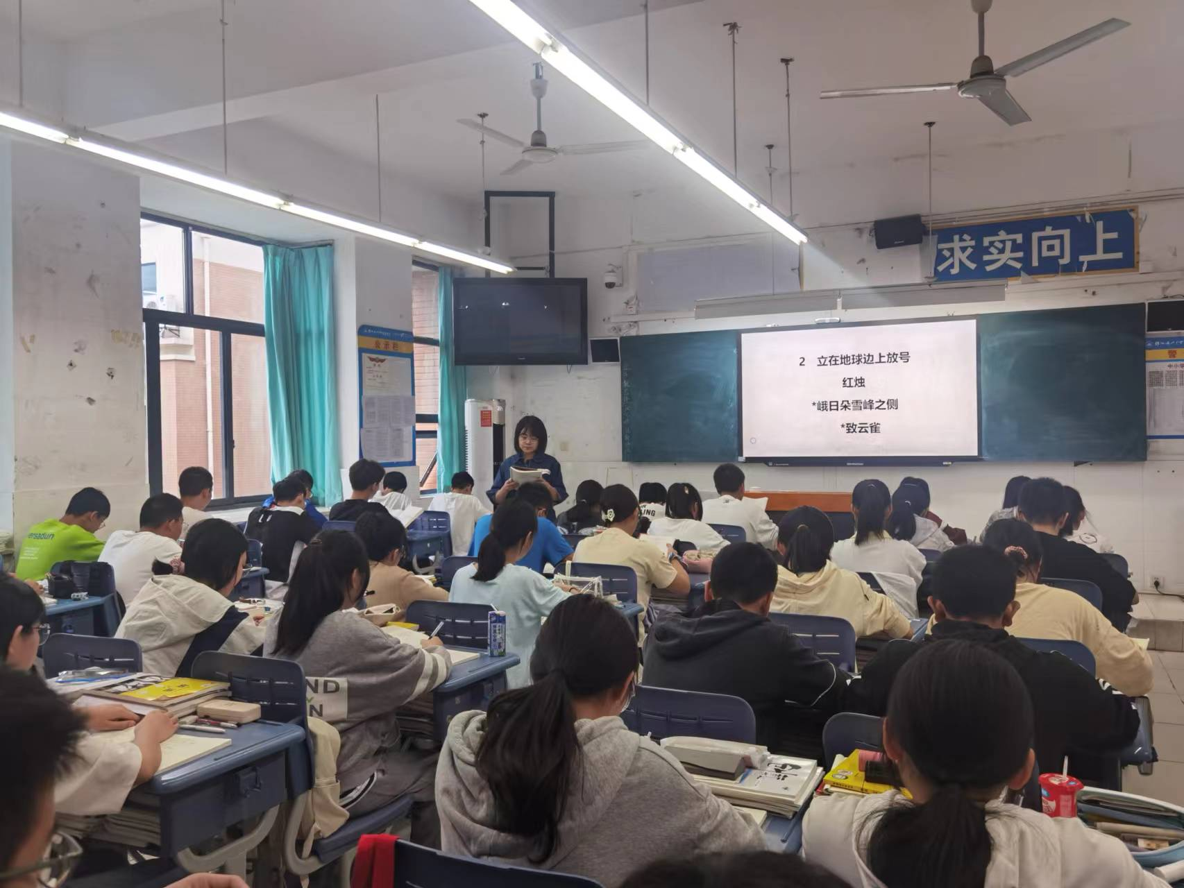 綿陽南山中學(xué)實驗學(xué)校開展聽課、評課系列活動（一）